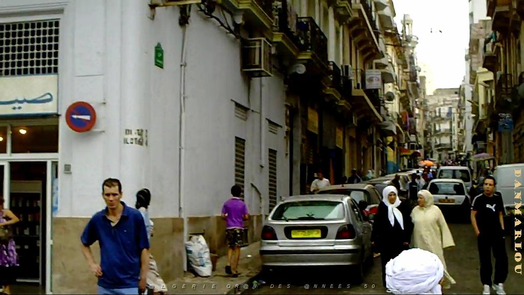 rue Arago depart place des vicroires.jpg